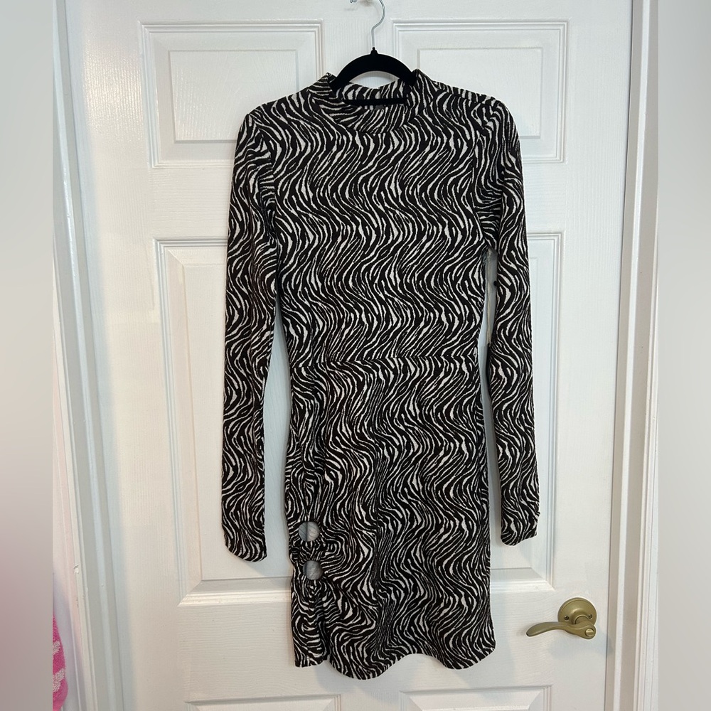 Elegant Monochrome Long Sleeve Dress
